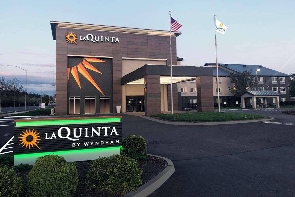 La Quinta Inn & Suites By Wyndham スプリングフィールド エクステリア 写真