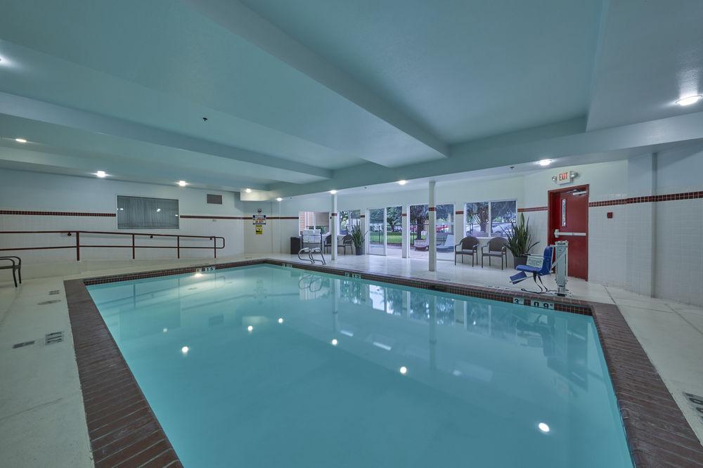 La Quinta Inn & Suites By Wyndham スプリングフィールド エクステリア 写真