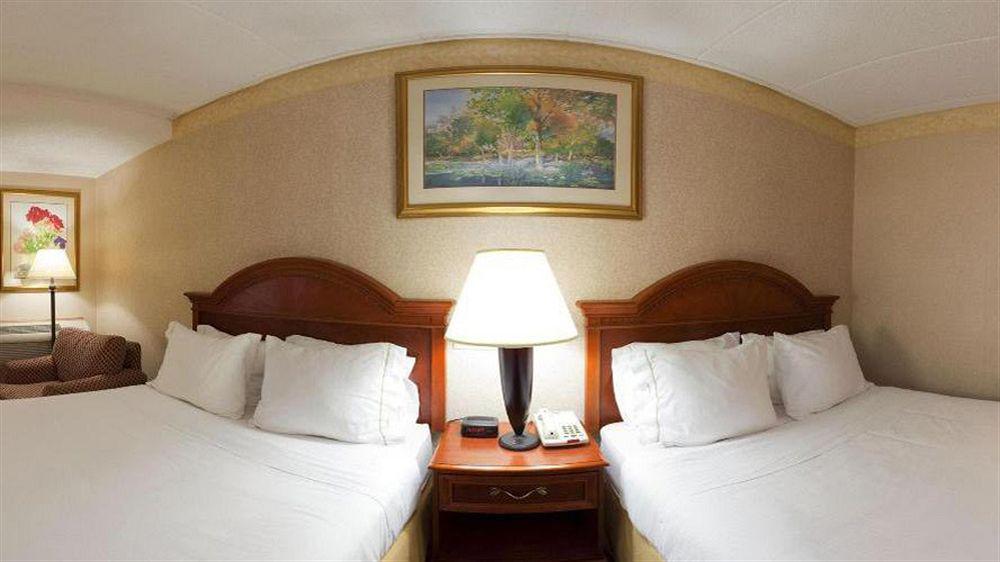 La Quinta Inn & Suites By Wyndham スプリングフィールド エクステリア 写真