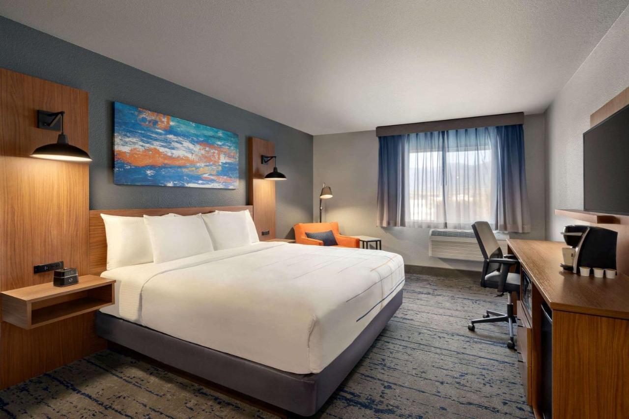 La Quinta Inn & Suites By Wyndham スプリングフィールド エクステリア 写真