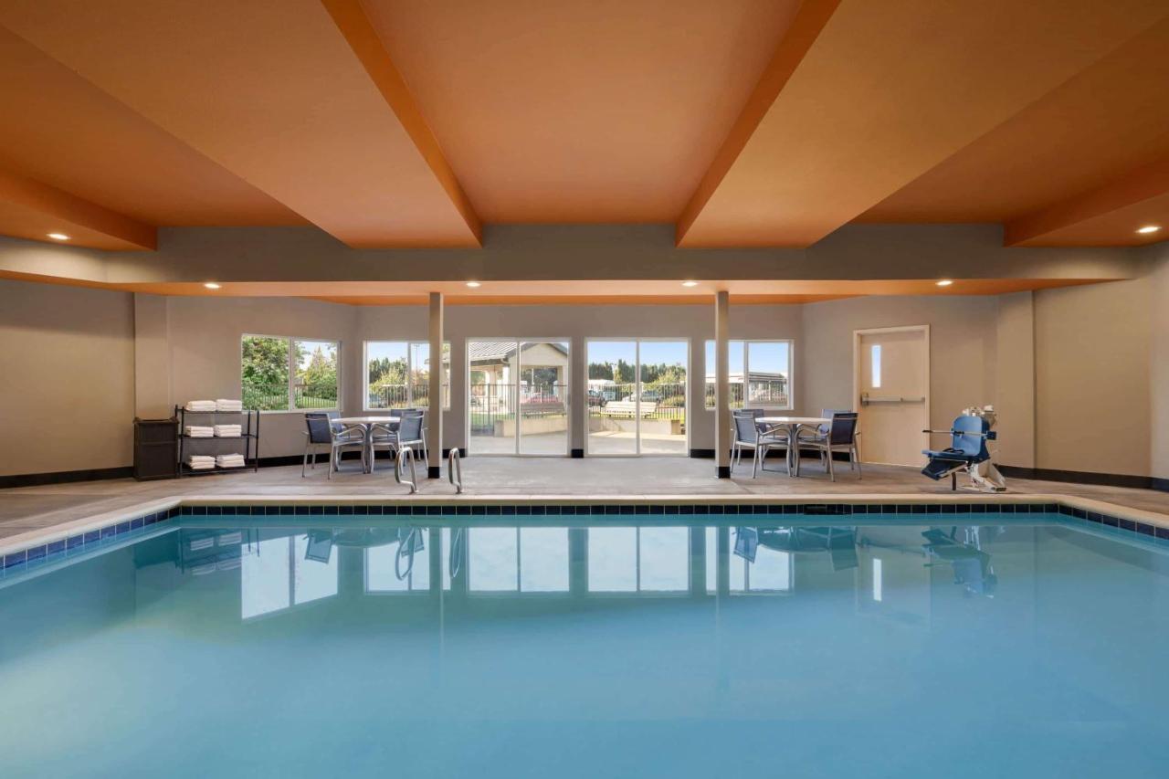 La Quinta Inn & Suites By Wyndham スプリングフィールド エクステリア 写真