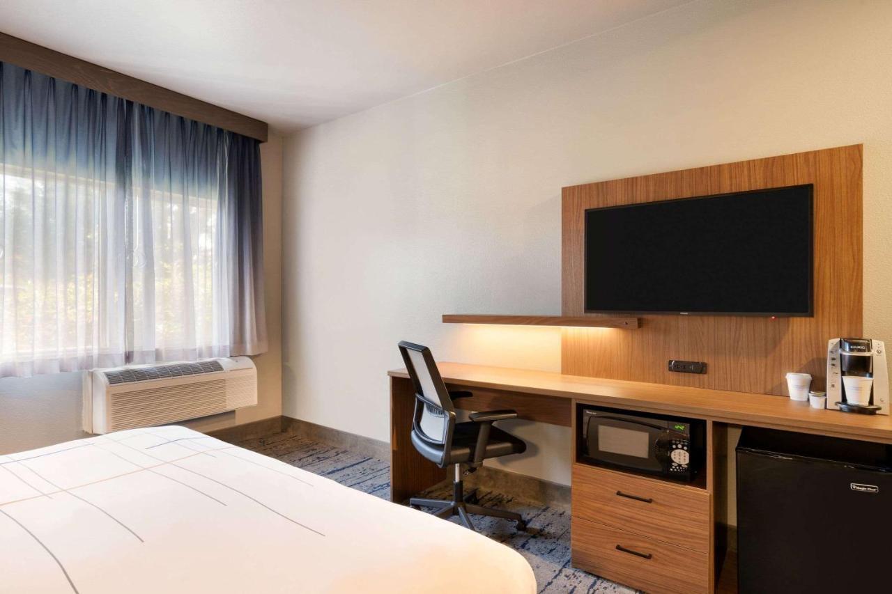 La Quinta Inn & Suites By Wyndham スプリングフィールド エクステリア 写真