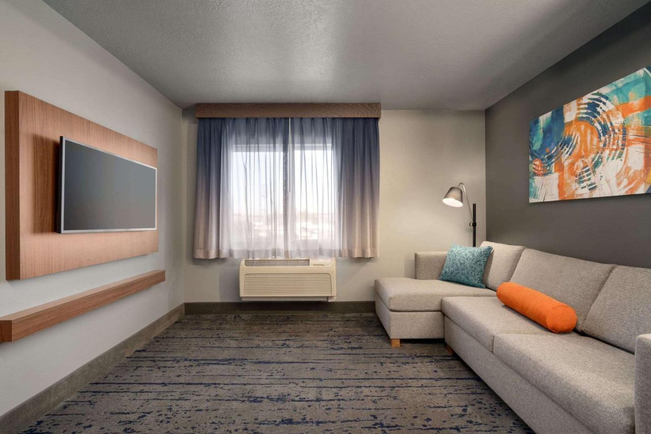 La Quinta Inn & Suites By Wyndham スプリングフィールド エクステリア 写真