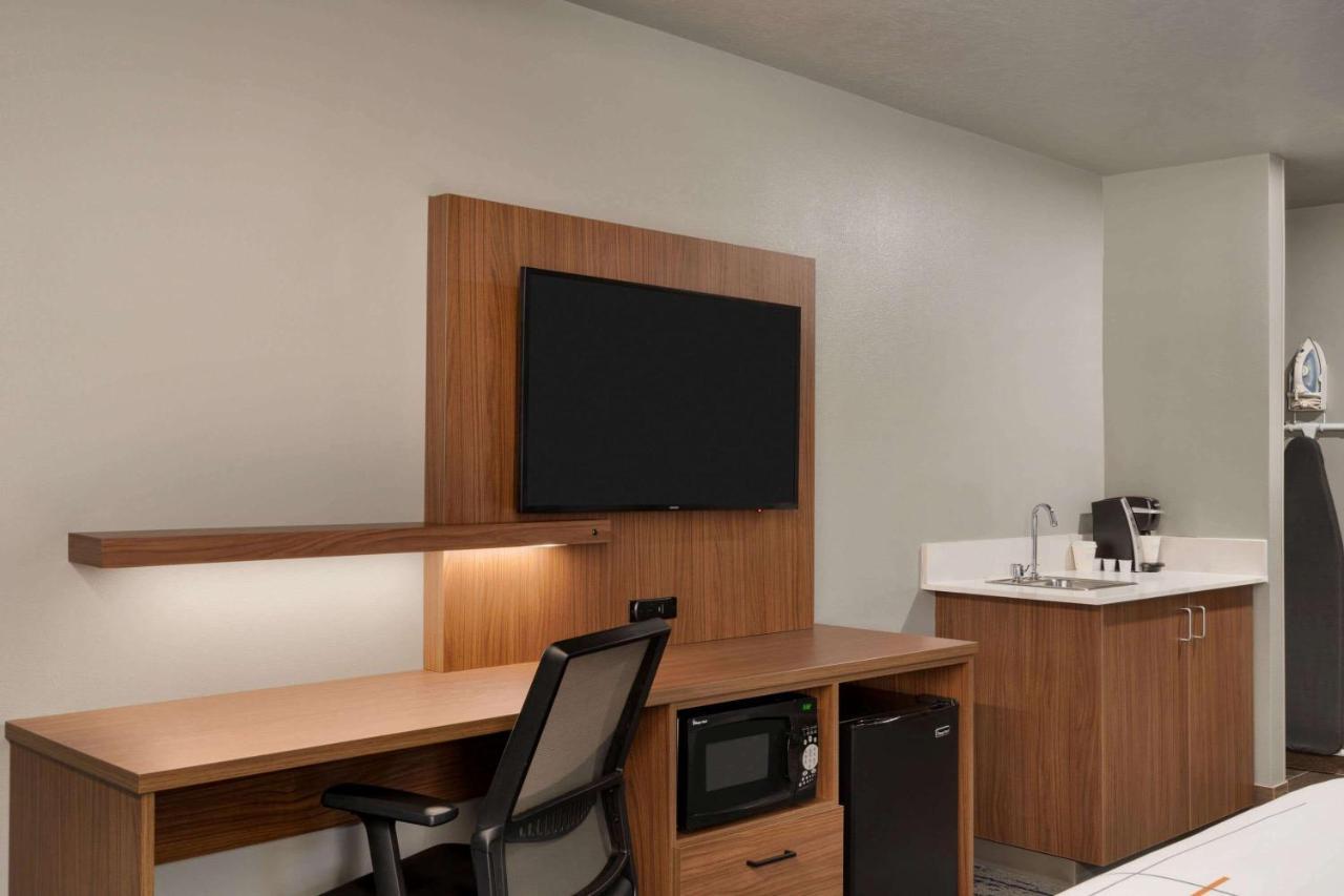 La Quinta Inn & Suites By Wyndham スプリングフィールド エクステリア 写真
