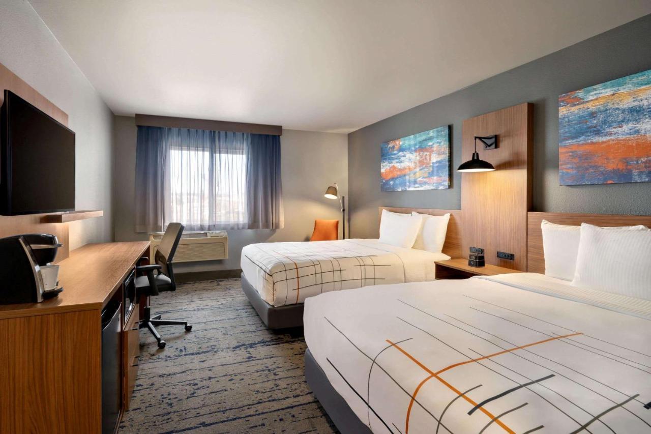 La Quinta Inn & Suites By Wyndham スプリングフィールド エクステリア 写真