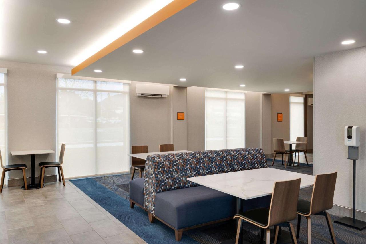La Quinta Inn & Suites By Wyndham スプリングフィールド エクステリア 写真