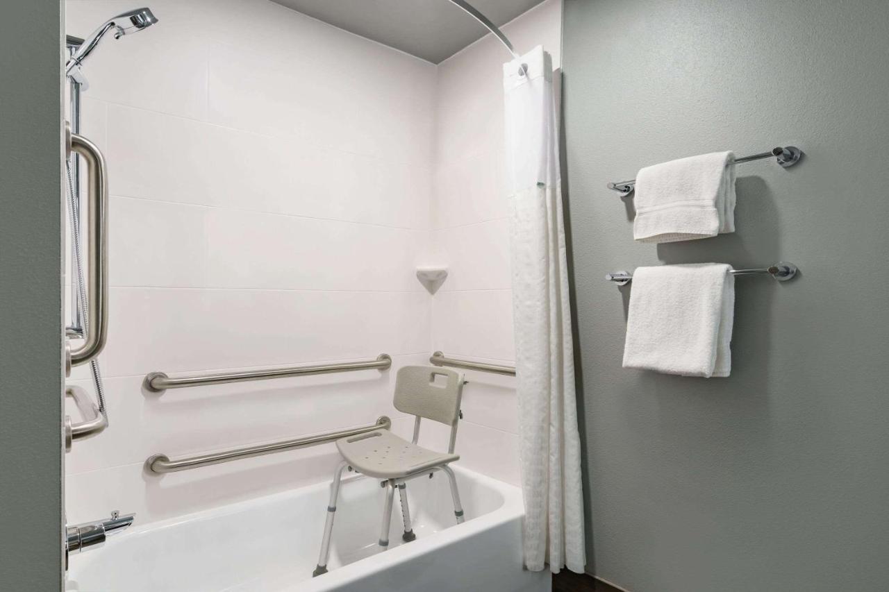 La Quinta Inn & Suites By Wyndham スプリングフィールド エクステリア 写真