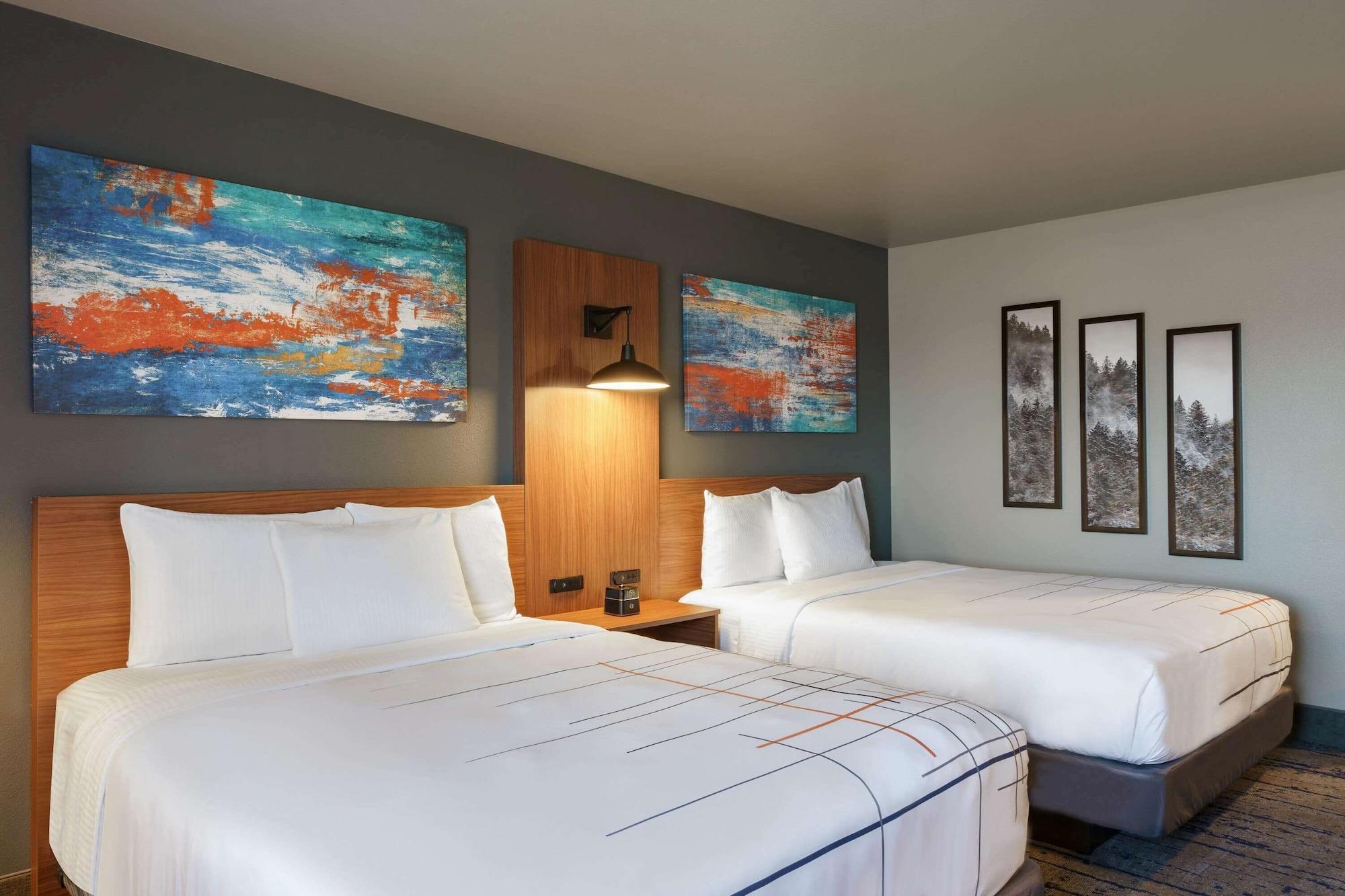 La Quinta Inn & Suites By Wyndham スプリングフィールド エクステリア 写真