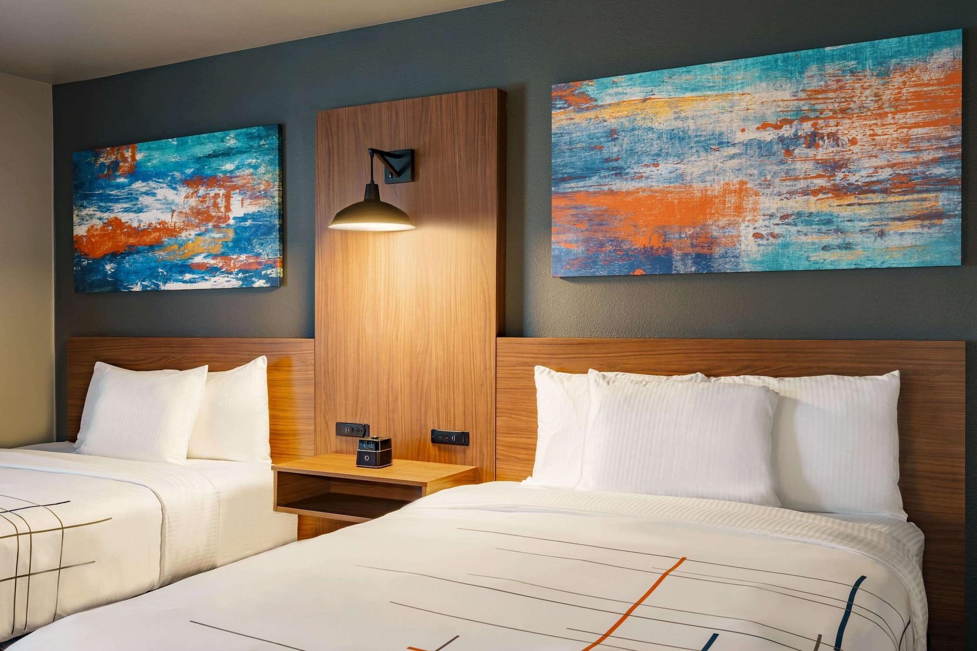 La Quinta Inn & Suites By Wyndham スプリングフィールド エクステリア 写真