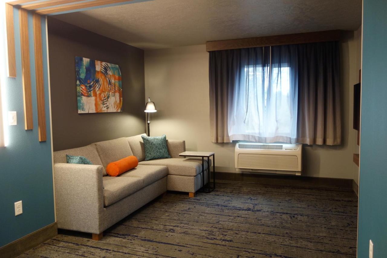 La Quinta Inn & Suites By Wyndham スプリングフィールド エクステリア 写真