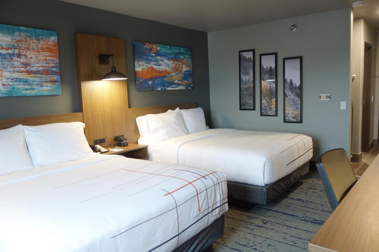 La Quinta Inn & Suites By Wyndham スプリングフィールド エクステリア 写真