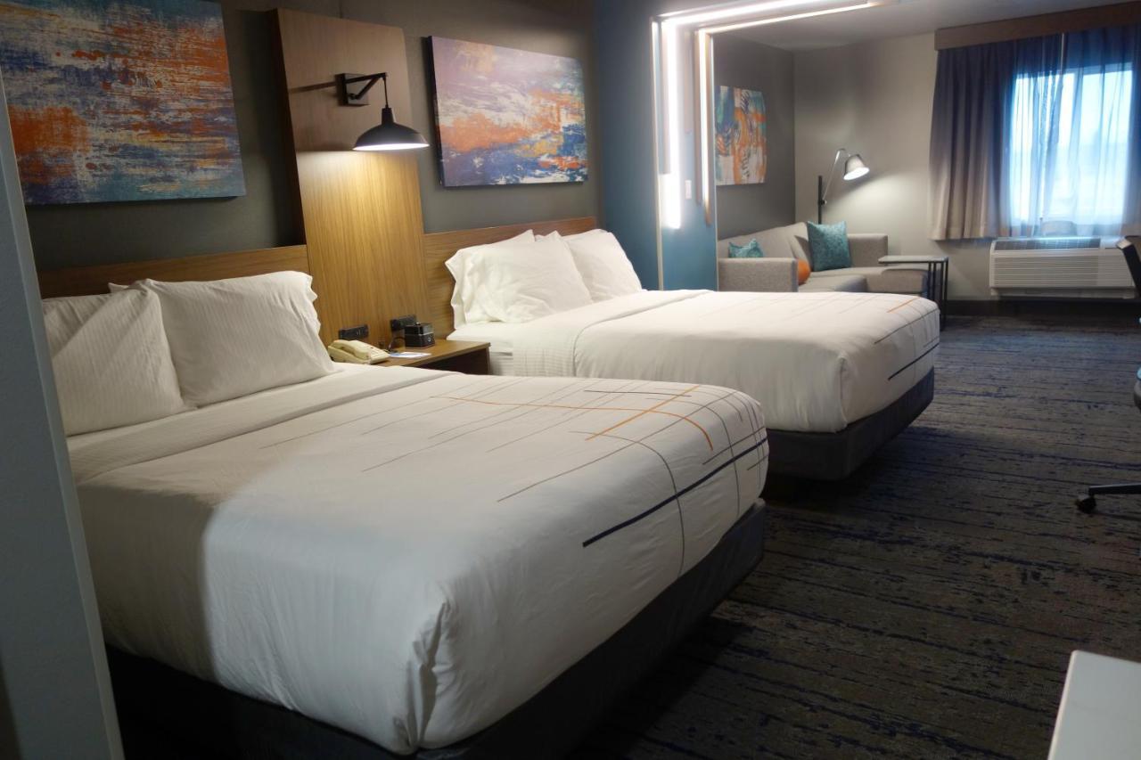 La Quinta Inn & Suites By Wyndham スプリングフィールド エクステリア 写真